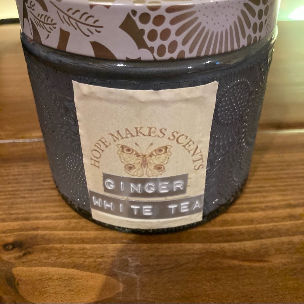 Hand poured soy Ginger White Tea candle - Picture 6 of 6